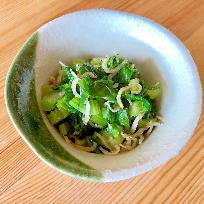 お弁当や常備菜に!☆セロリとじゃこ炒め